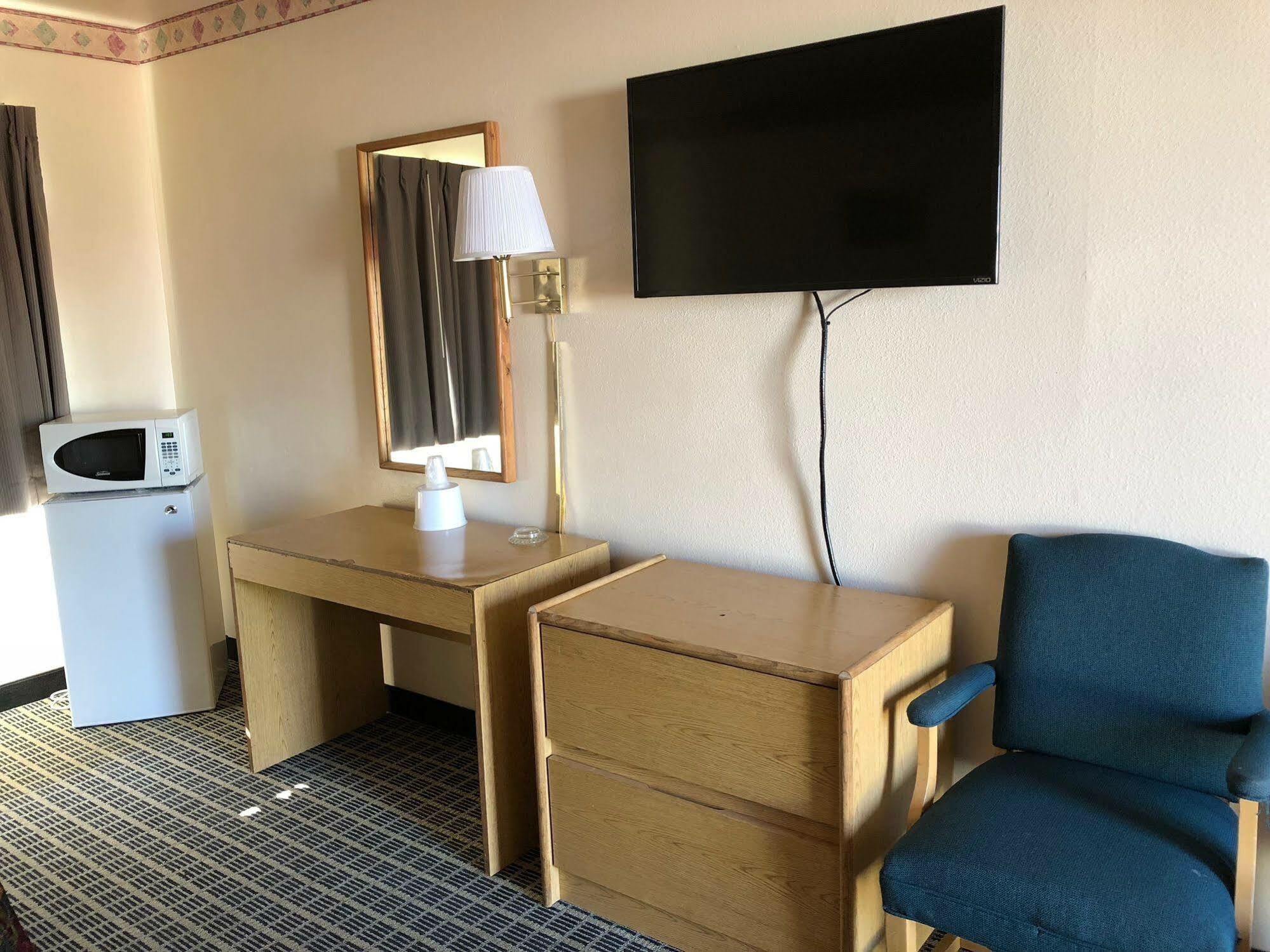 Economy Inn Фресно Экстерьер фото
