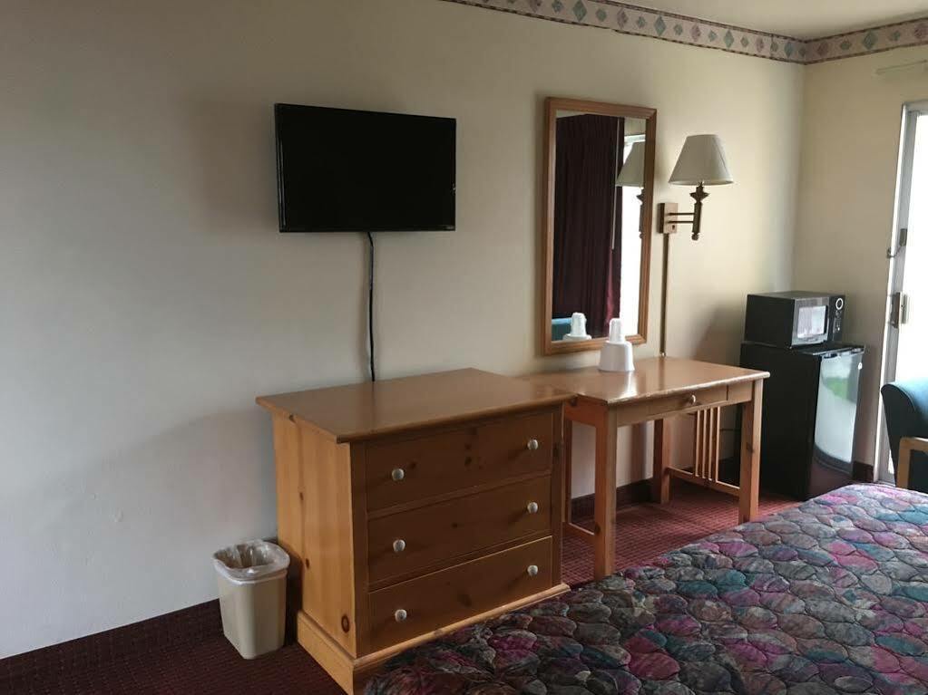 Economy Inn Фресно Экстерьер фото